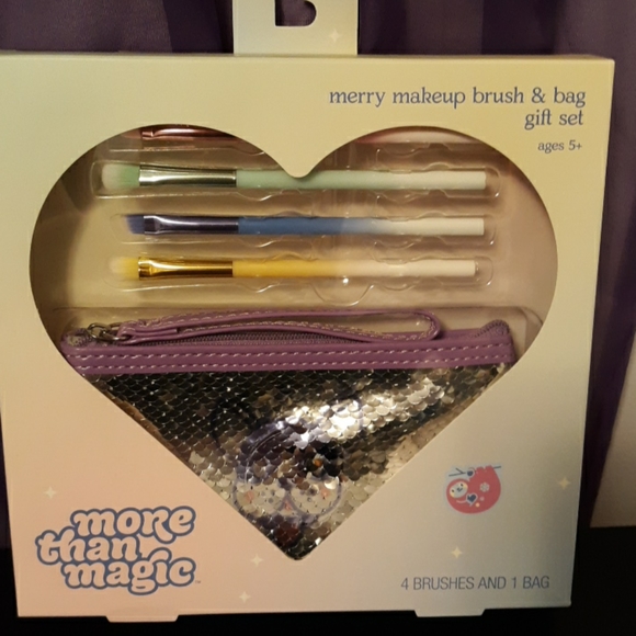 New More Than Magic Makeup Brush & Bag Set - Picture 2 of 5